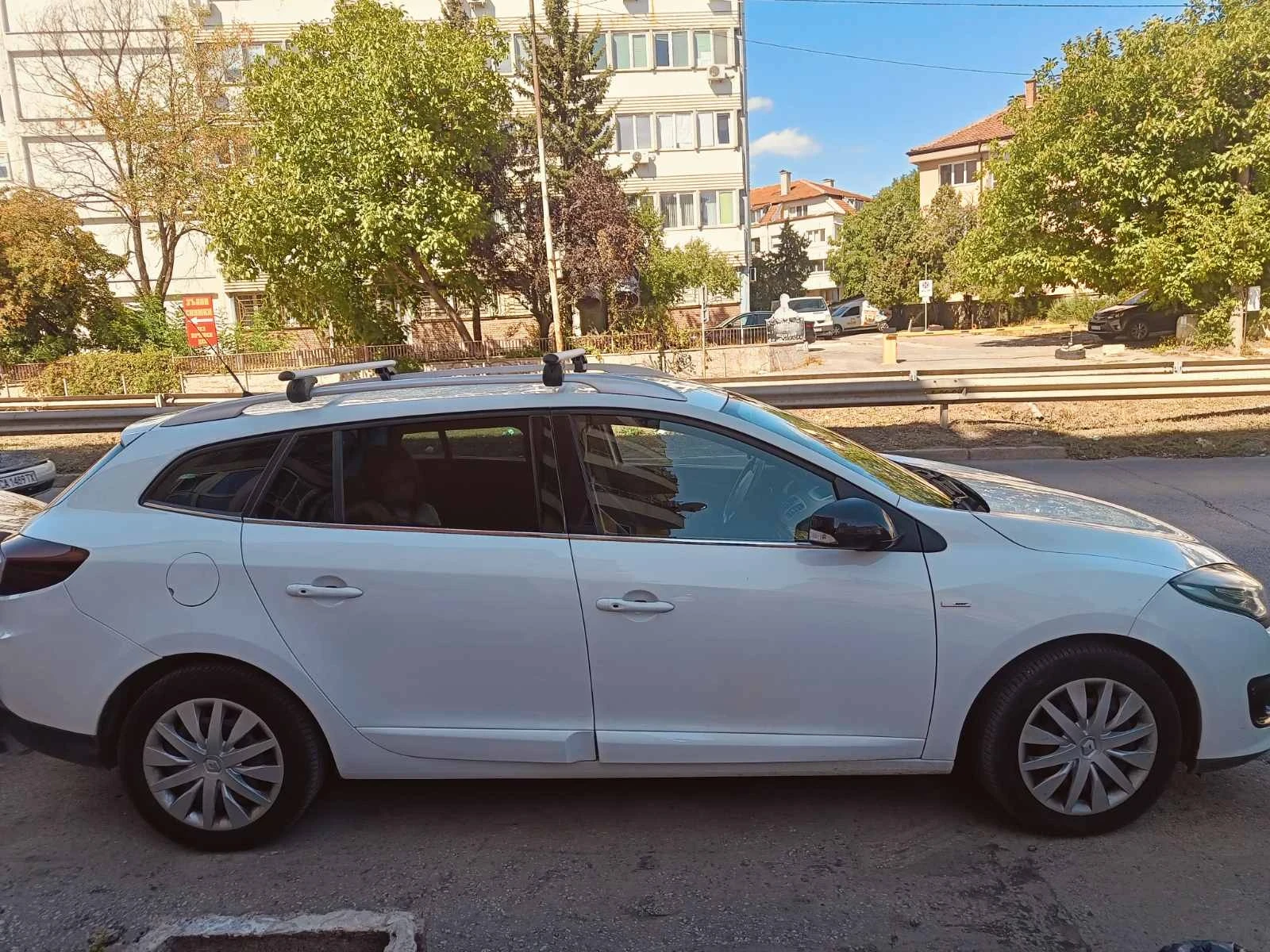 Renault Megane III, снимка 4 - Автомобили и джипове - 56346999