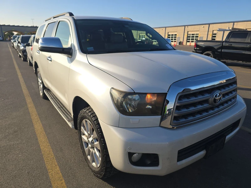 Toyota Sequoia PLATINUM* 5.7* V8* ПОДГРЕВ* КАМЕРА* КЕЙЛЕС, снимка 3 - Автомобили и джипове - 52574147