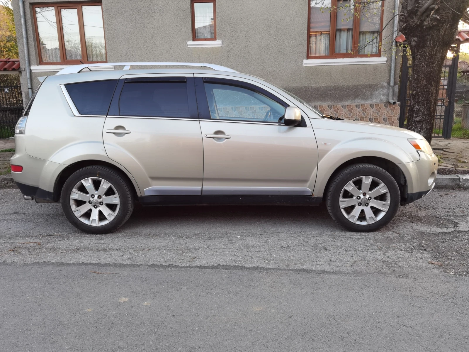 Mitsubishi Outlander  - изображение 2