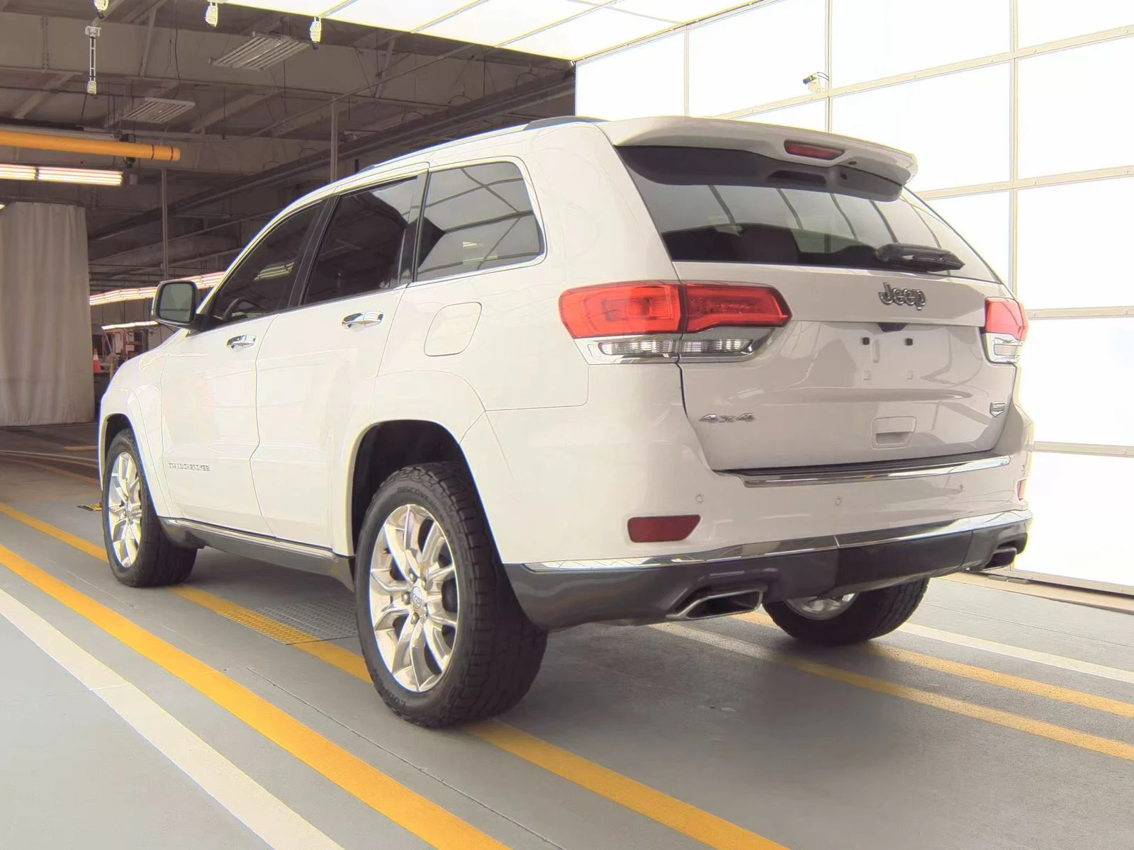Jeep Grand cherokee SUMMIT 5.7 HEMI* Обдух* Дистроник* Въздух* Пано*  - изображение 6