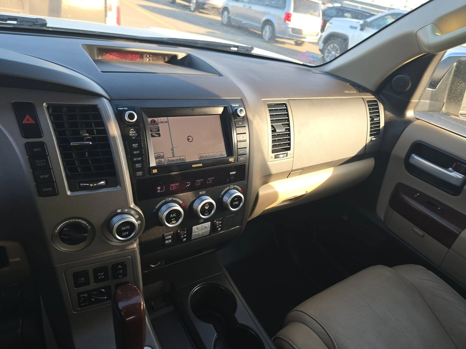 Toyota Sequoia PLATINUM* 5.7* V8* * *  | Mobile.bg   9