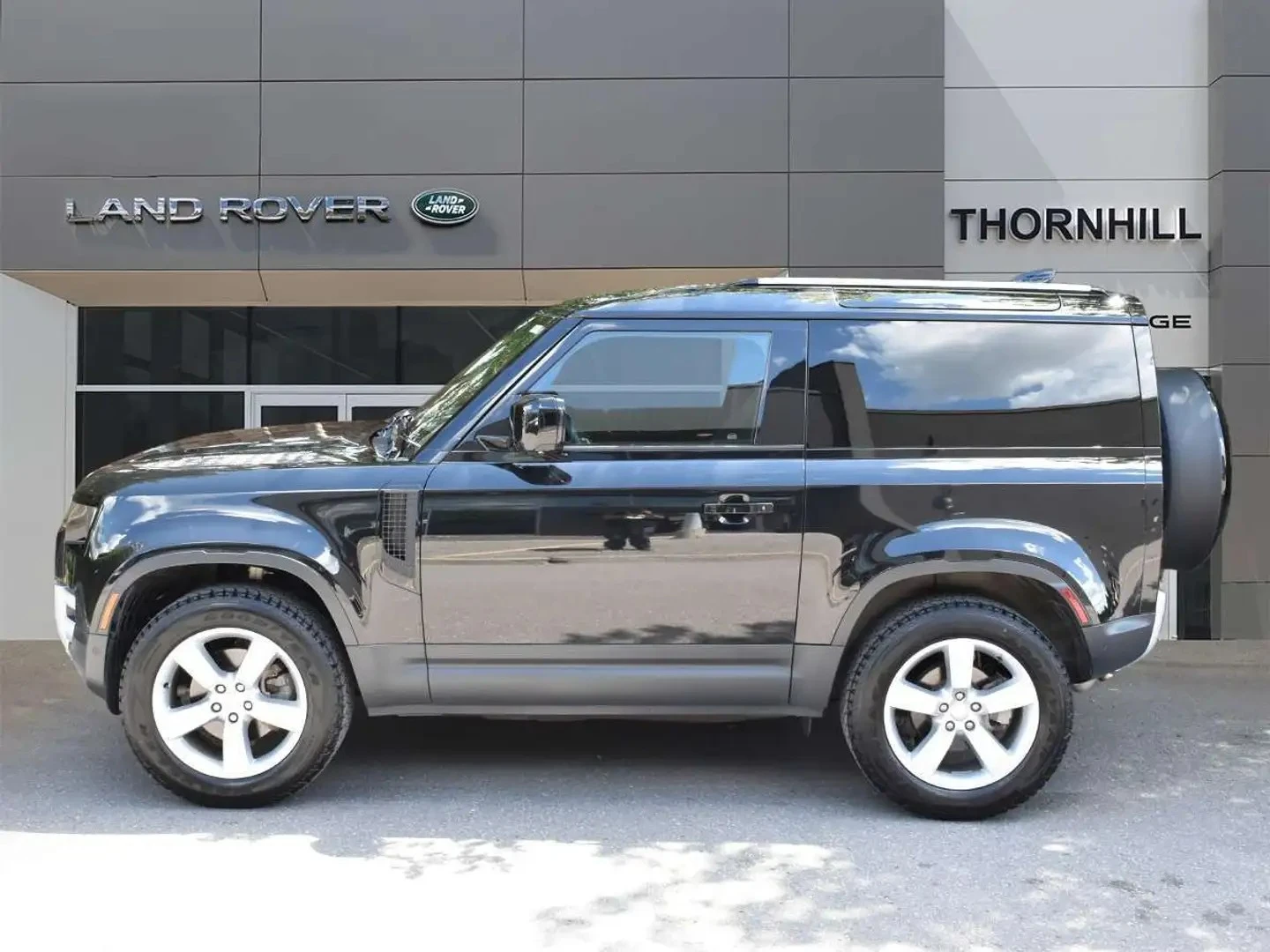 Land Rover Defender 90 P300 S ЦЕНА ДО БЪЛГАРИЯ АВТОКРЕДИТ, снимка 3 - Автомобили и джипове - 55463916