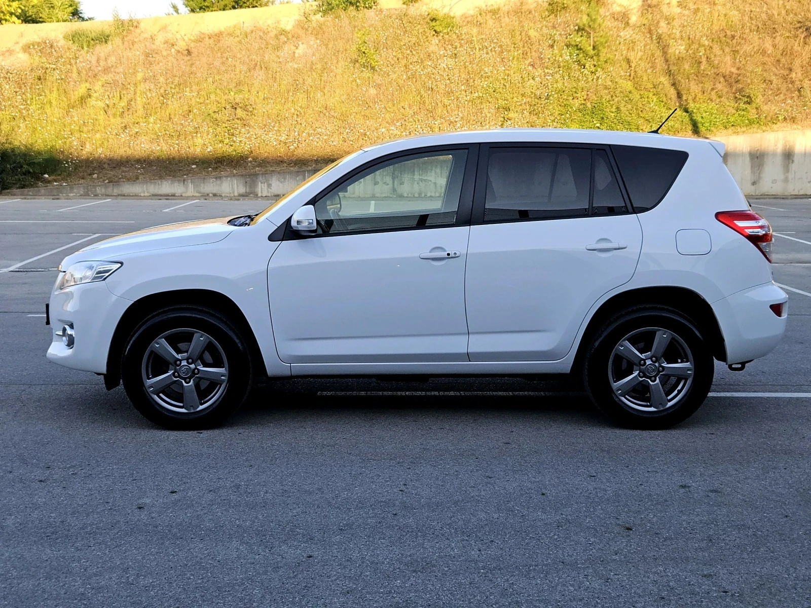 Toyota Rav4 ФЕЙСЛИФТ АВТОМАТИК , снимка 7 - Автомобили и джипове - 55468070