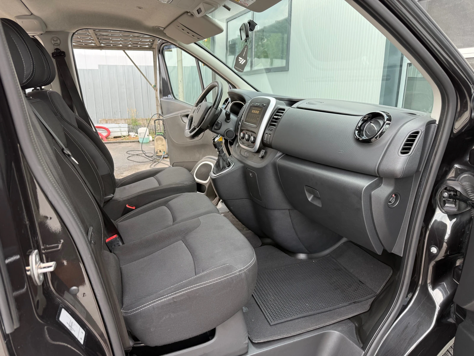 Renault Trafic 2.0dci MAXI/LED/EU6, снимка 11 - Бусове и автобуси - 55825433