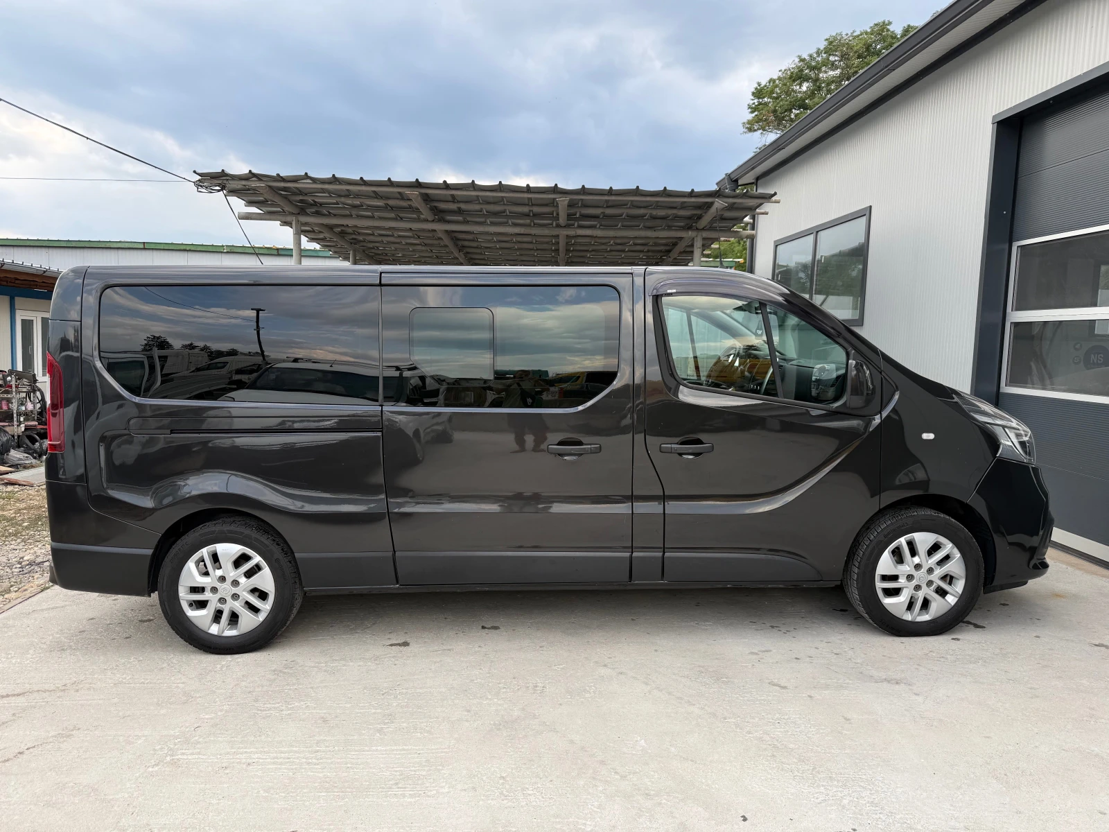Renault Trafic 2.0dci MAXI/LED/EU6, снимка 8 - Бусове и автобуси - 55825433