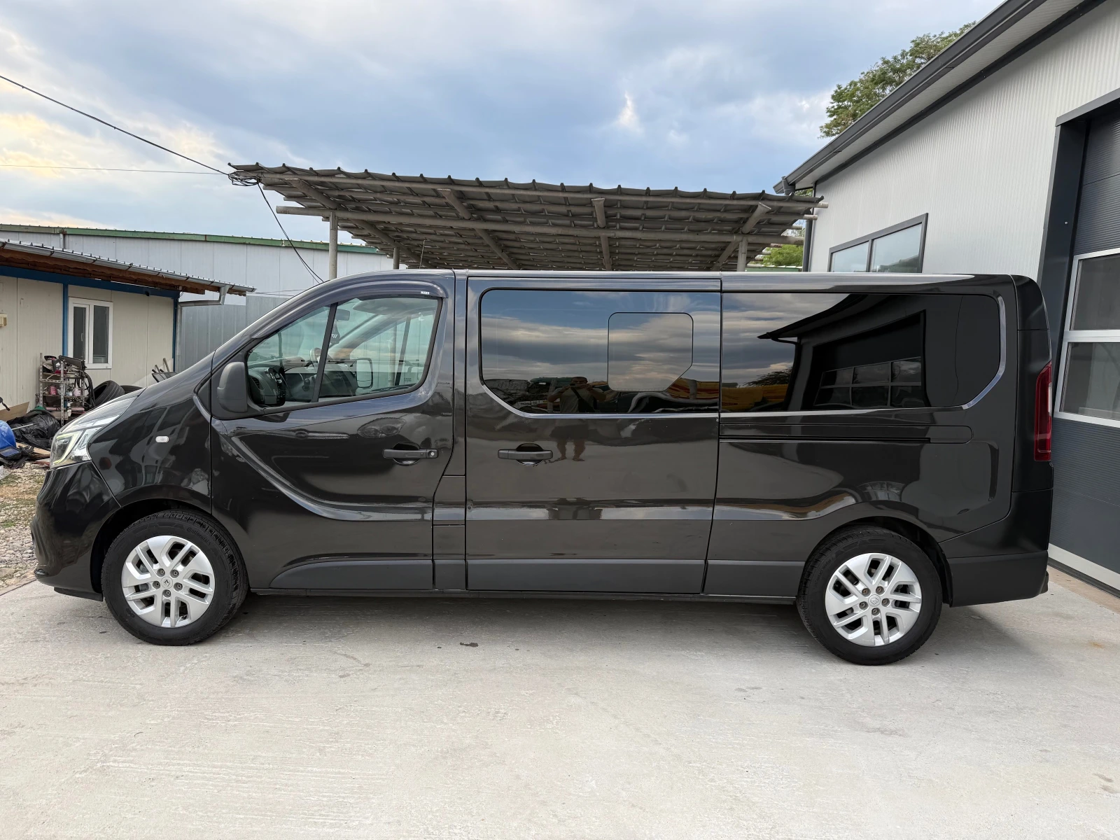 Renault Trafic 2.0dci MAXI/LED/EU6, снимка 4 - Бусове и автобуси - 55825433