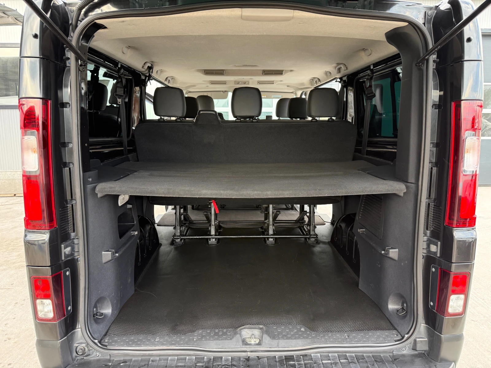 Renault Trafic 2.0dci MAXI/LED/EU6, снимка 14 - Бусове и автобуси - 55825433