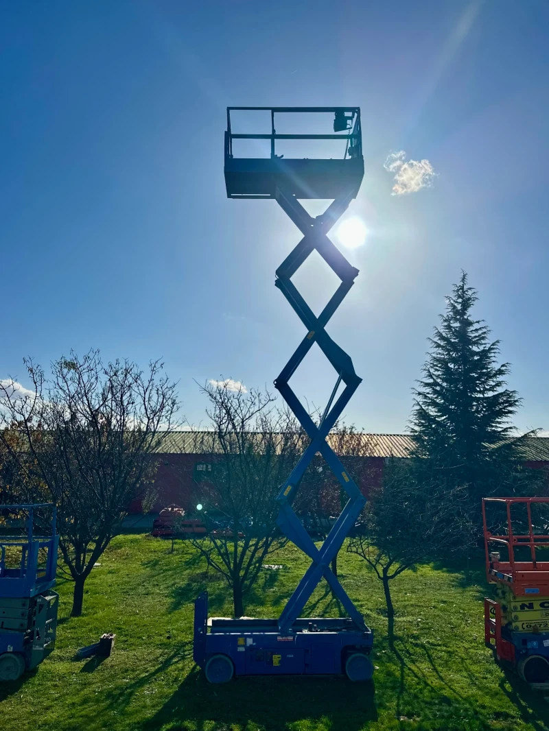 Автовишка Друга марка Ножична вишка GENIE GS2632, снимка 2 - Индустриална техника - 52324906