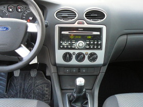 Ford Focus 1.6i 100кс Клима, снимка 9