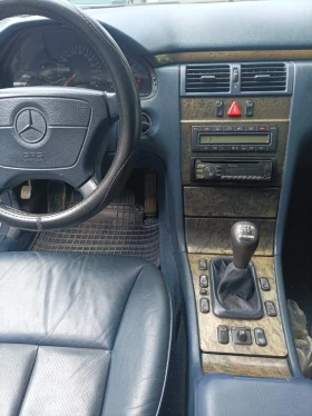 Mercedes-Benz E 200, снимка 4