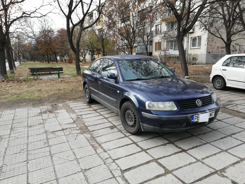 VW Passat, снимка 1 - Автомобили и джипове - 48378081