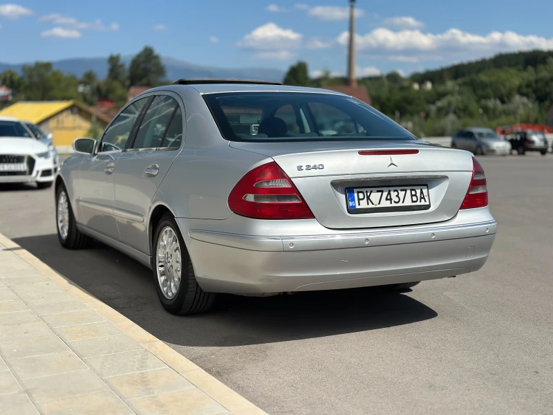 Mercedes-Benz E 240 Elegance, снимка 9 - Автомобили и джипове - 52423072