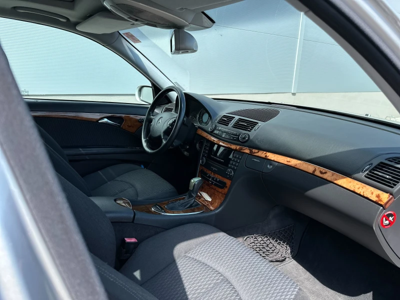 Mercedes-Benz E 240 Elegance, снимка 6 - Автомобили и джипове - 52423072