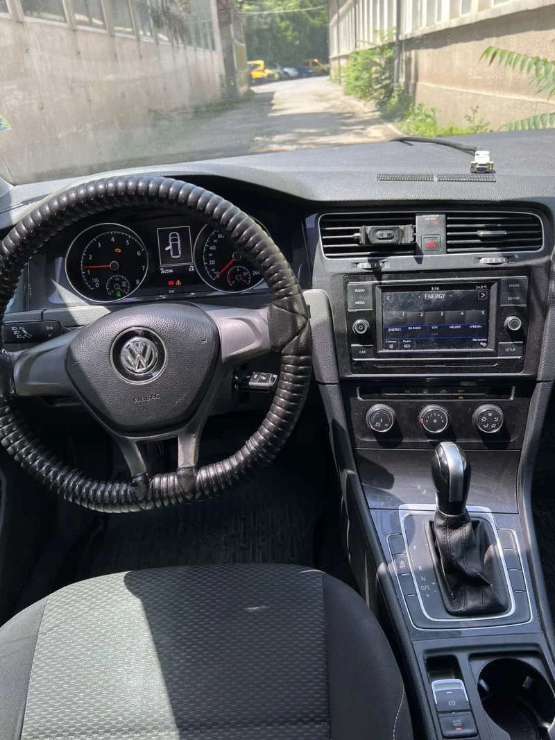 VW Golf, снимка 4 - Автомобили и джипове - 52344258