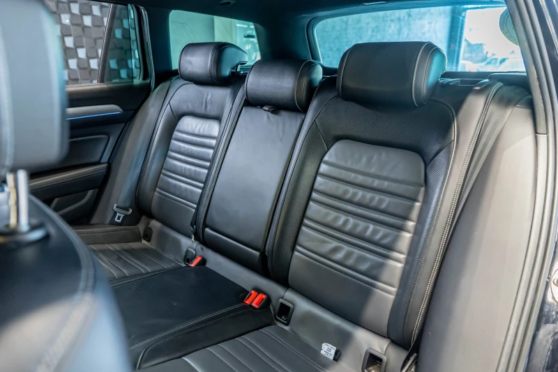 VW Passat R-Line 240hp 4MOTION, снимка 14 - Автомобили и джипове - 52526185