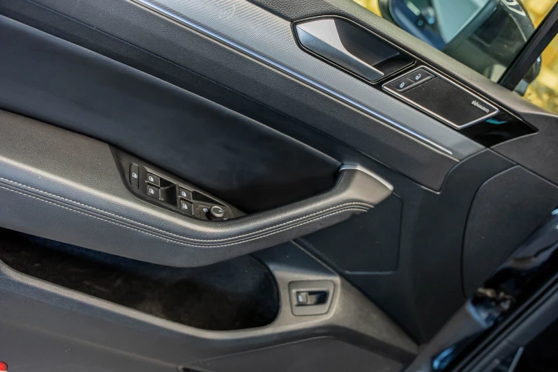 VW Passat R-Line 240hp 4MOTION, снимка 10 - Автомобили и джипове - 52526185