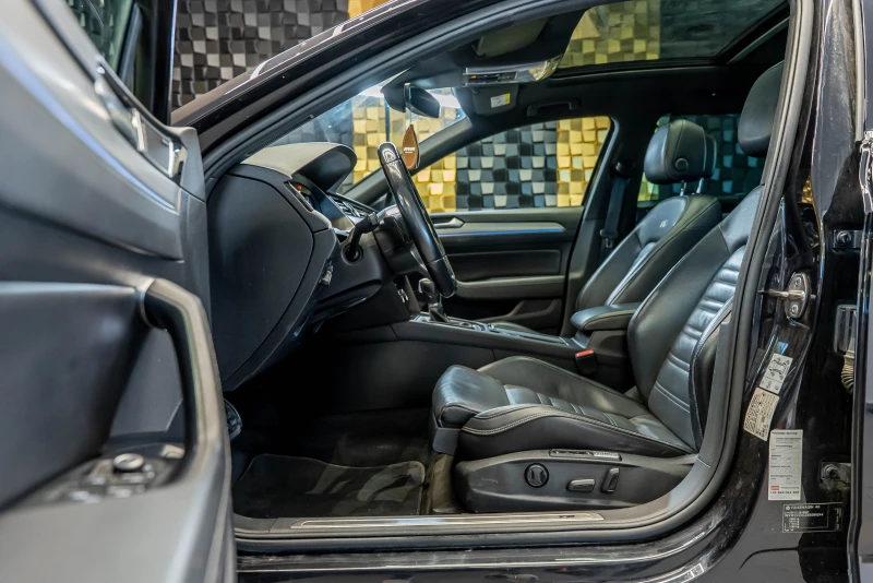 VW Passat R-Line 240hp 4MOTION, снимка 11 - Автомобили и джипове - 52526185