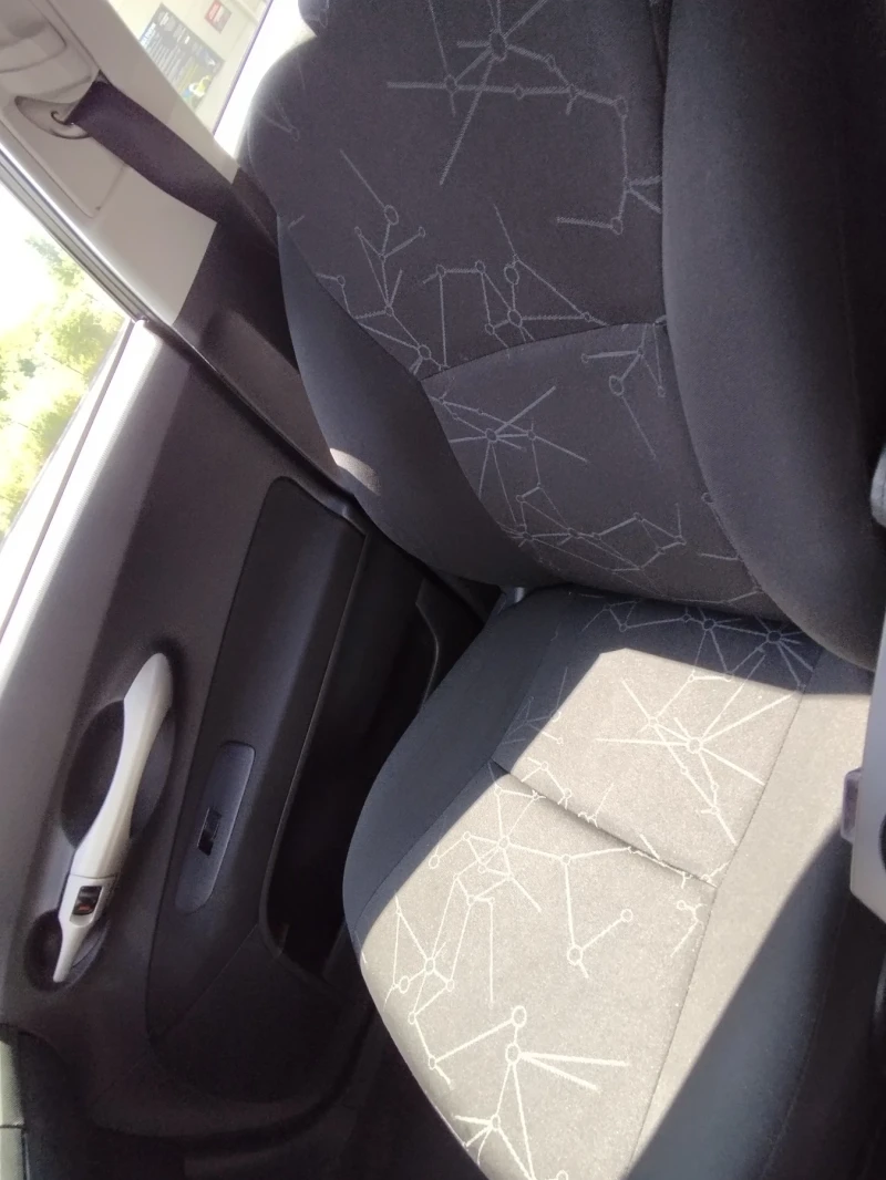 Toyota Auris, снимка 3 - Автомобили и джипове - 53572475