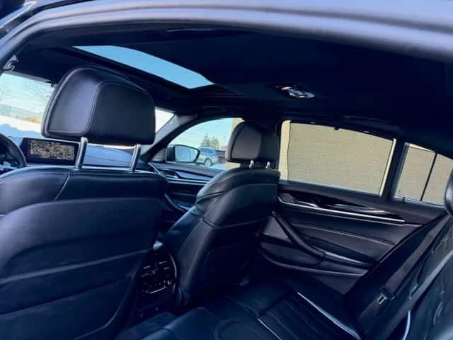 BMW 550 * M550i xDrive * CARFAX * ЦЕНА ДО БГ, снимка 13 - Автомобили и джипове - 53749324