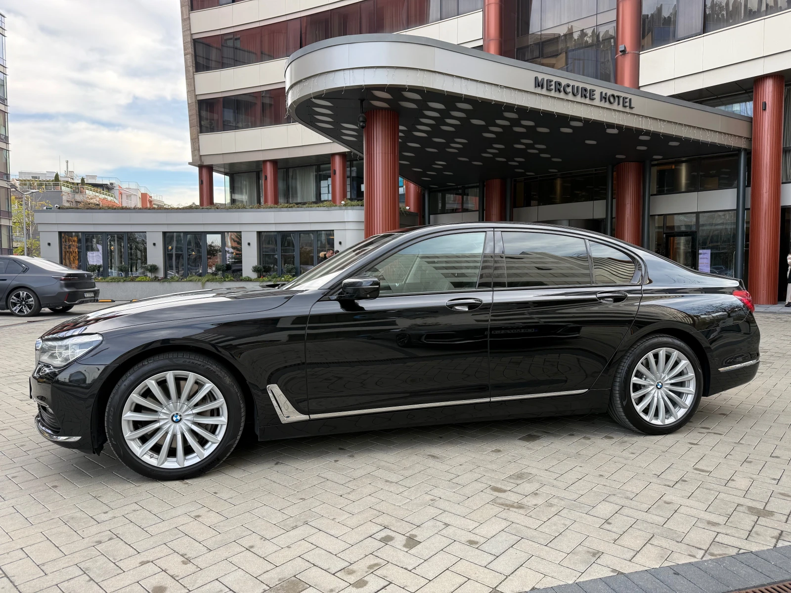 BMW 750 d xDrive - изображение 7