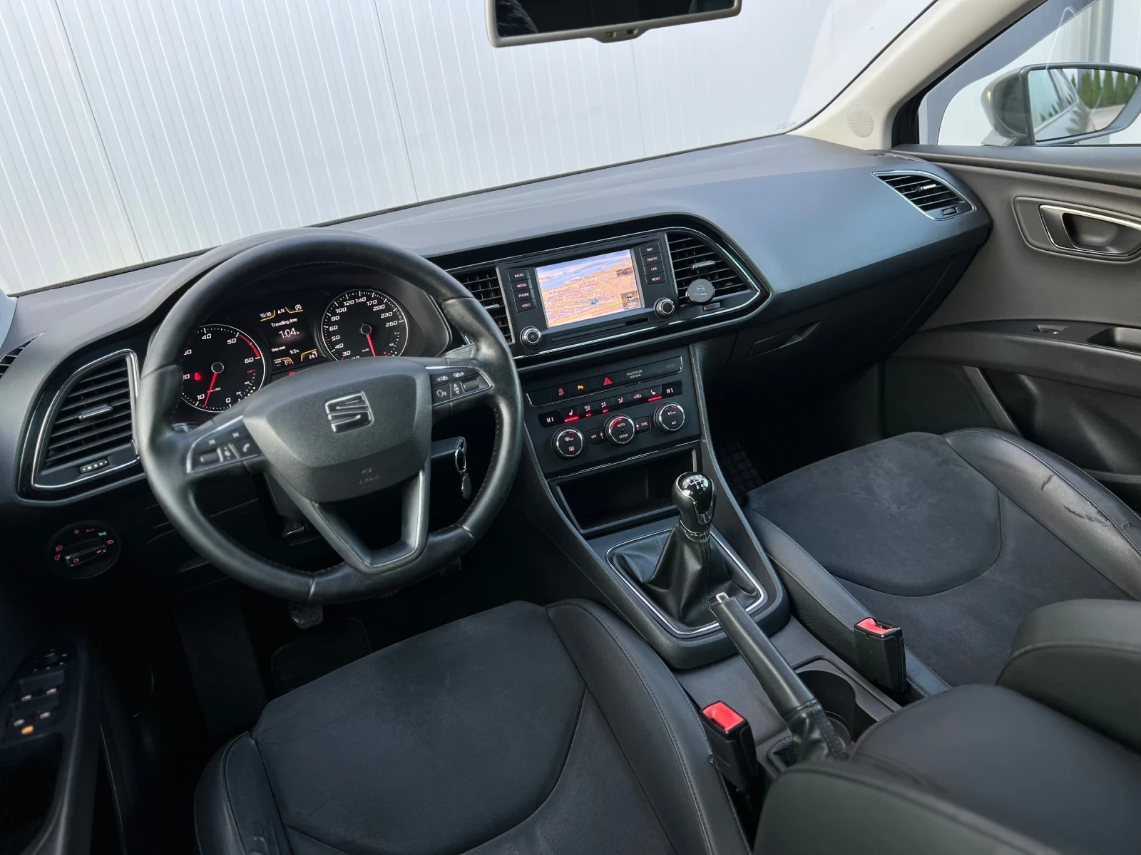 Seat Leon MATRIXX/1.6D/Алкантара/Navi/Кожа/Всички екстри!TOP - изображение 9