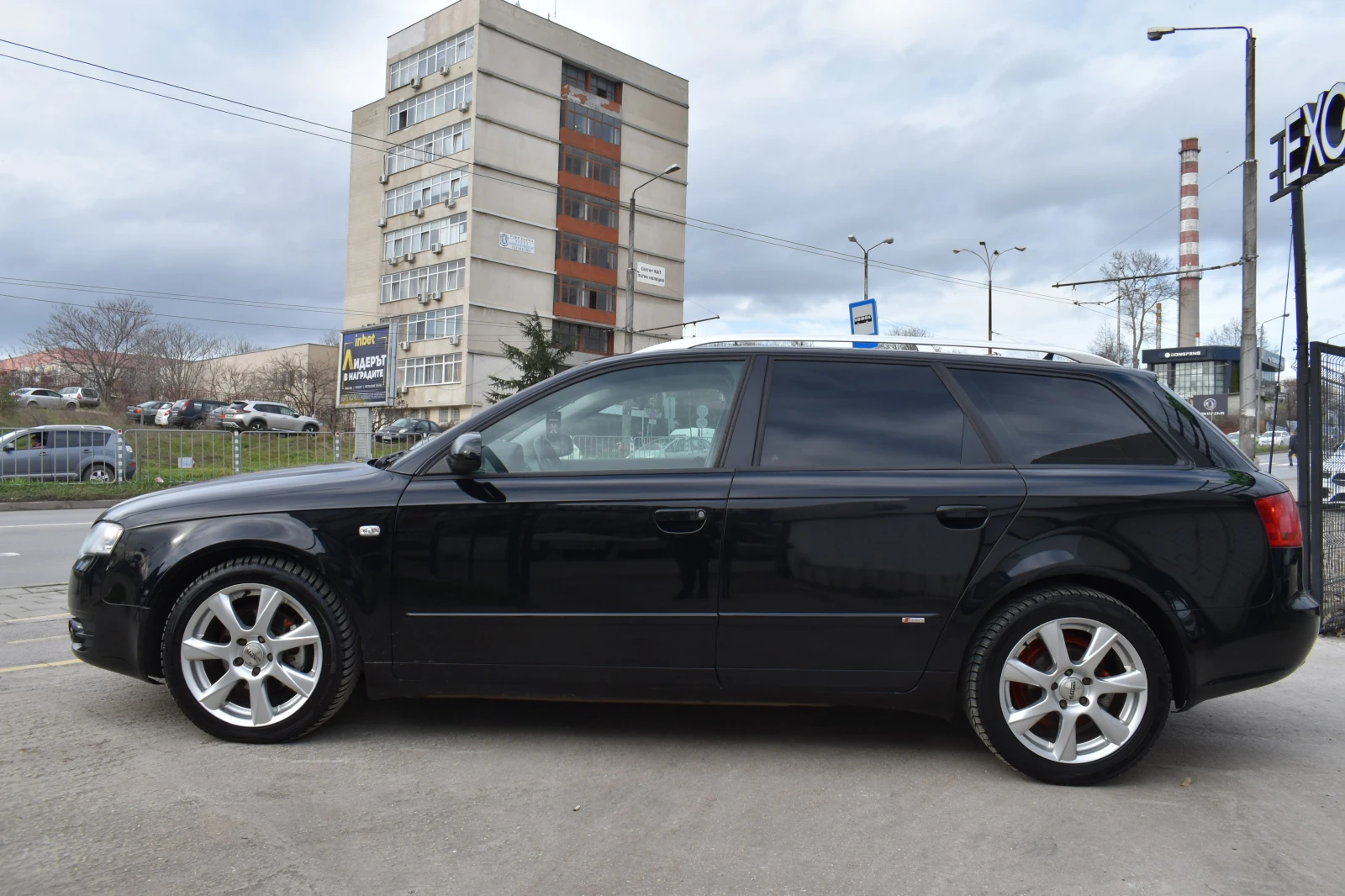 Audi A4 2.0TDI* AUTOMAT* S-LINE* НОВИ ГУМИ - изображение 2