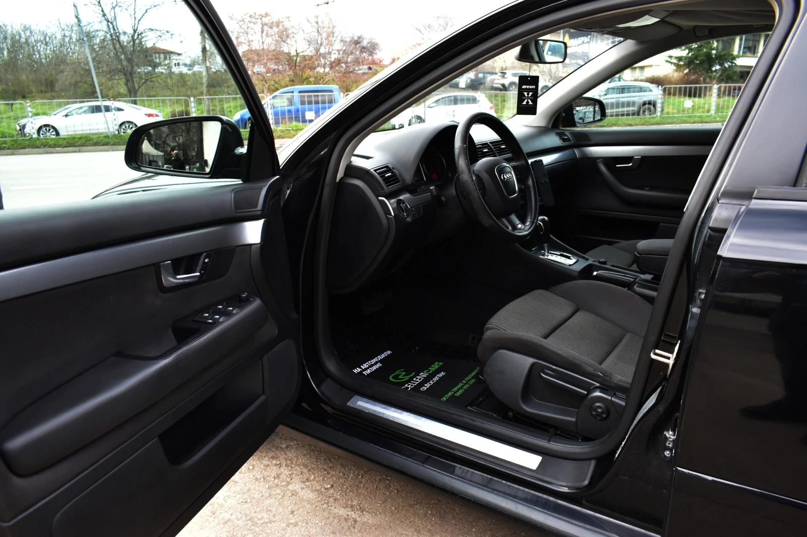 Audi A4 2.0TDI* AUTOMAT* S-LINE* НОВИ ГУМИ - изображение 8