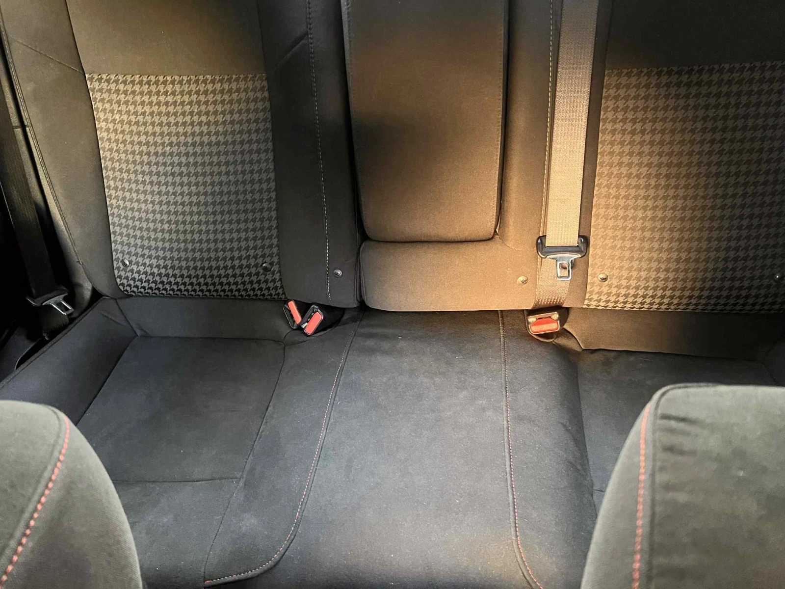 Dodge Challenger, снимка 11 - Автомобили и джипове - 54061660