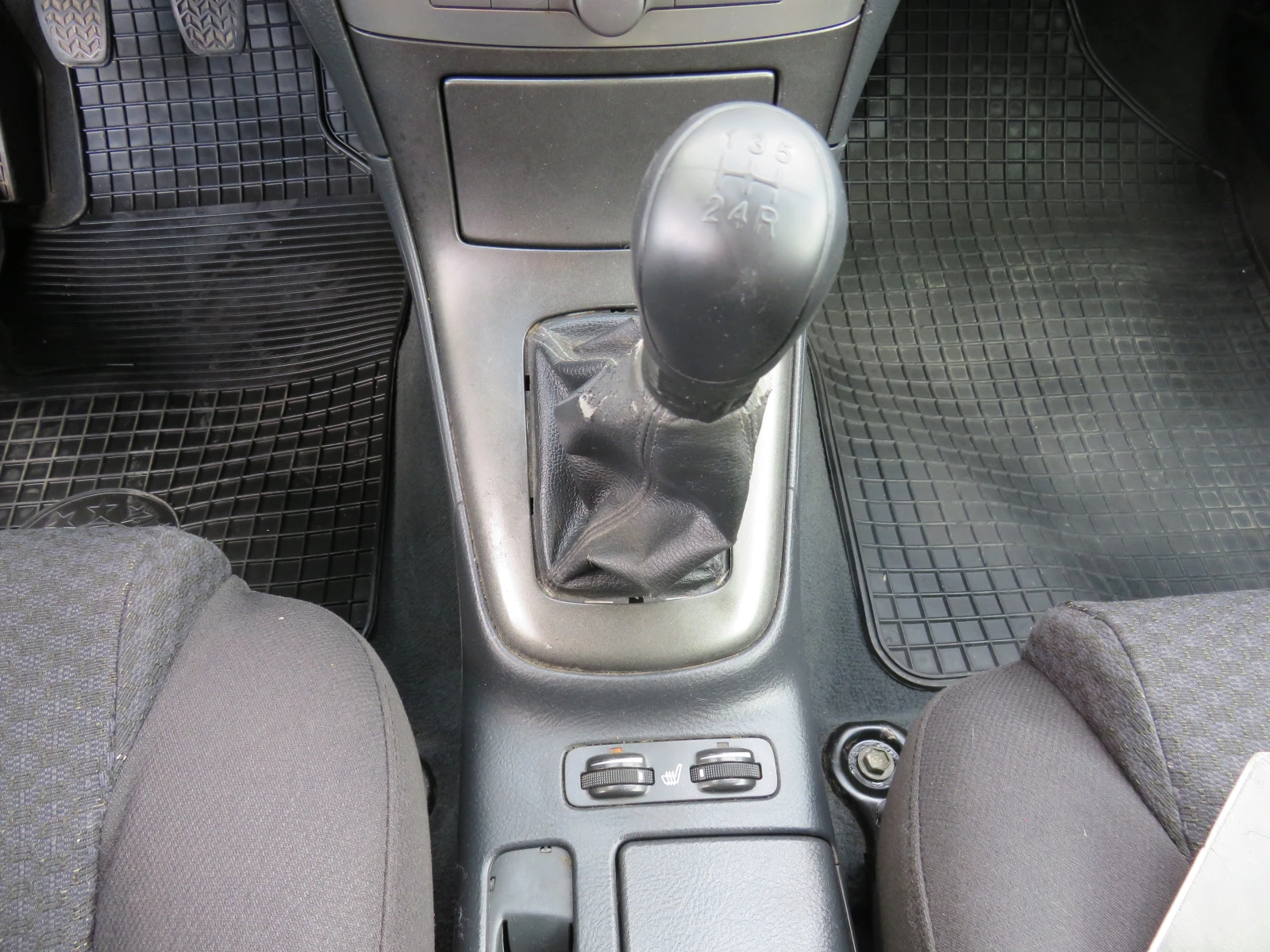 Toyota Avensis * 2.0DIESEL РЪЧКА РЕГИСТРИРАН* , снимка 15 - Автомобили и джипове - 54674718