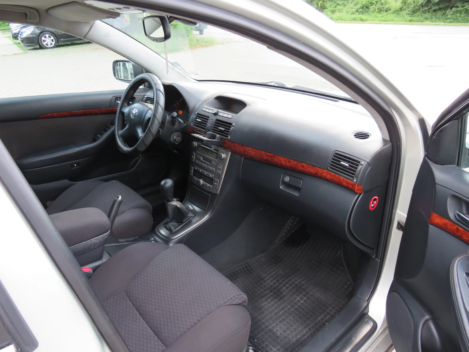 Toyota Avensis * 2.0DIESEL РЪЧКА РЕГИСТРИРАН* , снимка 12 - Автомобили и джипове - 54674718