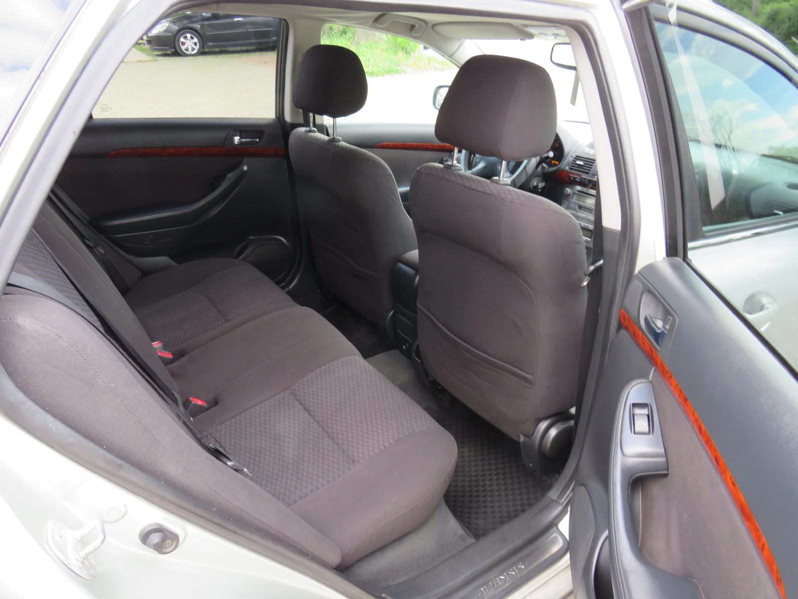 Toyota Avensis * 2.0DIESEL РЪЧКА РЕГИСТРИРАН* , снимка 11 - Автомобили и джипове - 54674718