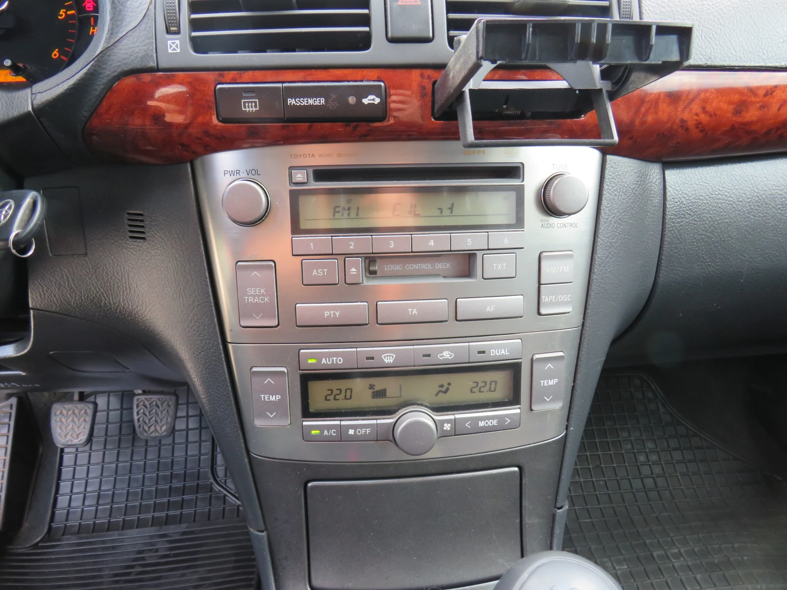 Toyota Avensis * 2.0DIESEL РЪЧКА РЕГИСТРИРАН* , снимка 16 - Автомобили и джипове - 54674718