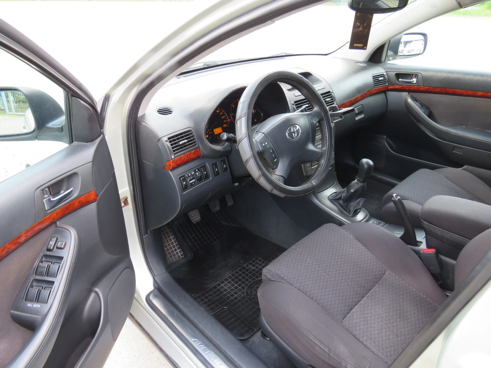 Toyota Avensis * 2.0DIESEL РЪЧКА РЕГИСТРИРАН* , снимка 9 - Автомобили и джипове - 54674718