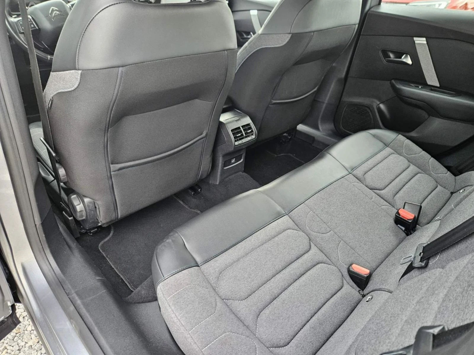 Citroen C4 1.5blueHDI 131k.c. S&S EAT8, снимка 8 - Автомобили и джипове - 54799084
