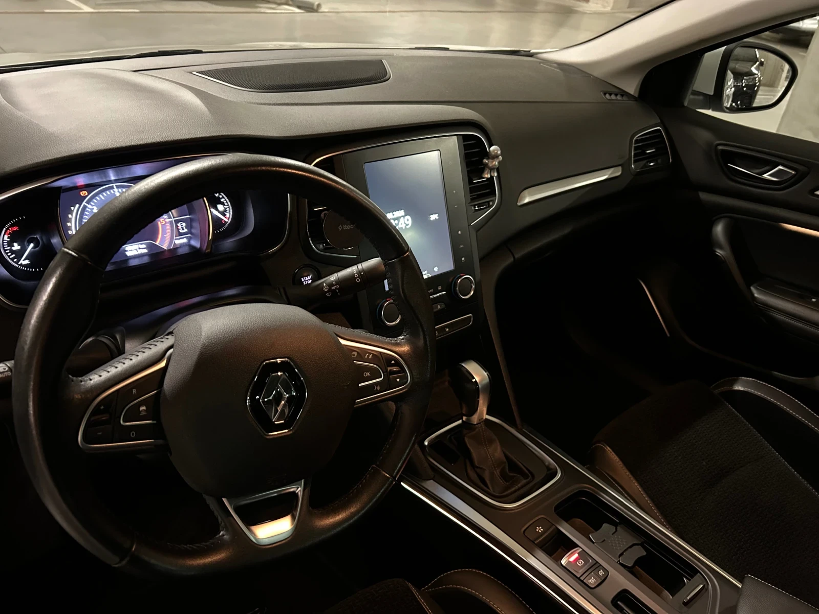Renault Megane 1.5 dCi, снимка 13 - Автомобили и джипове - 55945336
