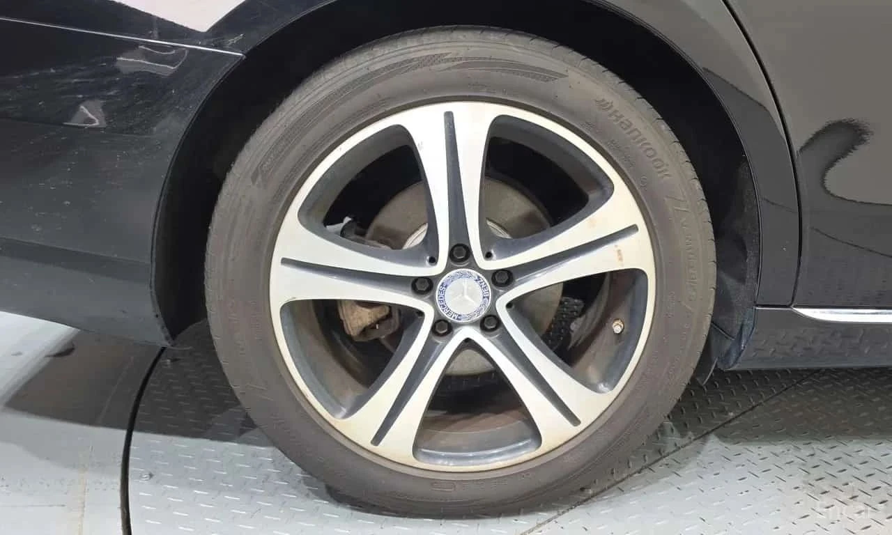 Mercedes-Benz E 220, снимка 5 - Автомобили и джипове - 56689563