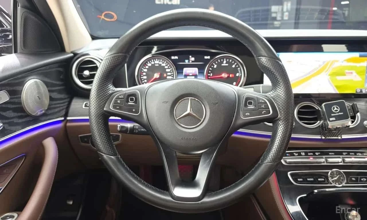 Mercedes-Benz E 220, снимка 13 - Автомобили и джипове - 56689563