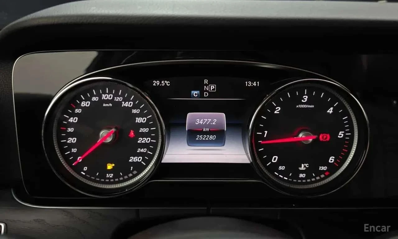 Mercedes-Benz E 220, снимка 8 - Автомобили и джипове - 56689563