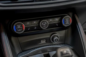 Alfa Romeo Stelvio 2.9 BiTurbo Q4/AWD/Carbon/Harman Kardon/Камера, снимка 12 - Автомобили и джипове - 53671383