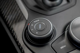 Alfa Romeo Stelvio 2.9 BiTurbo Q4/AWD/Carbon/Harman Kardon/Камера, снимка 11 - Автомобили и джипове - 53671383