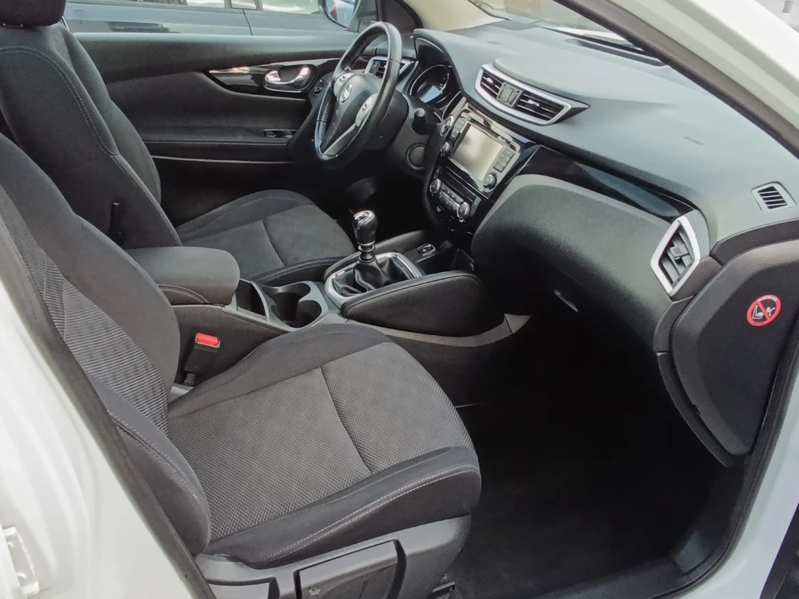 Nissan Qashqai 1.6dCi/4x4/Panorama/360cam/EVRO6/ - изображение 9