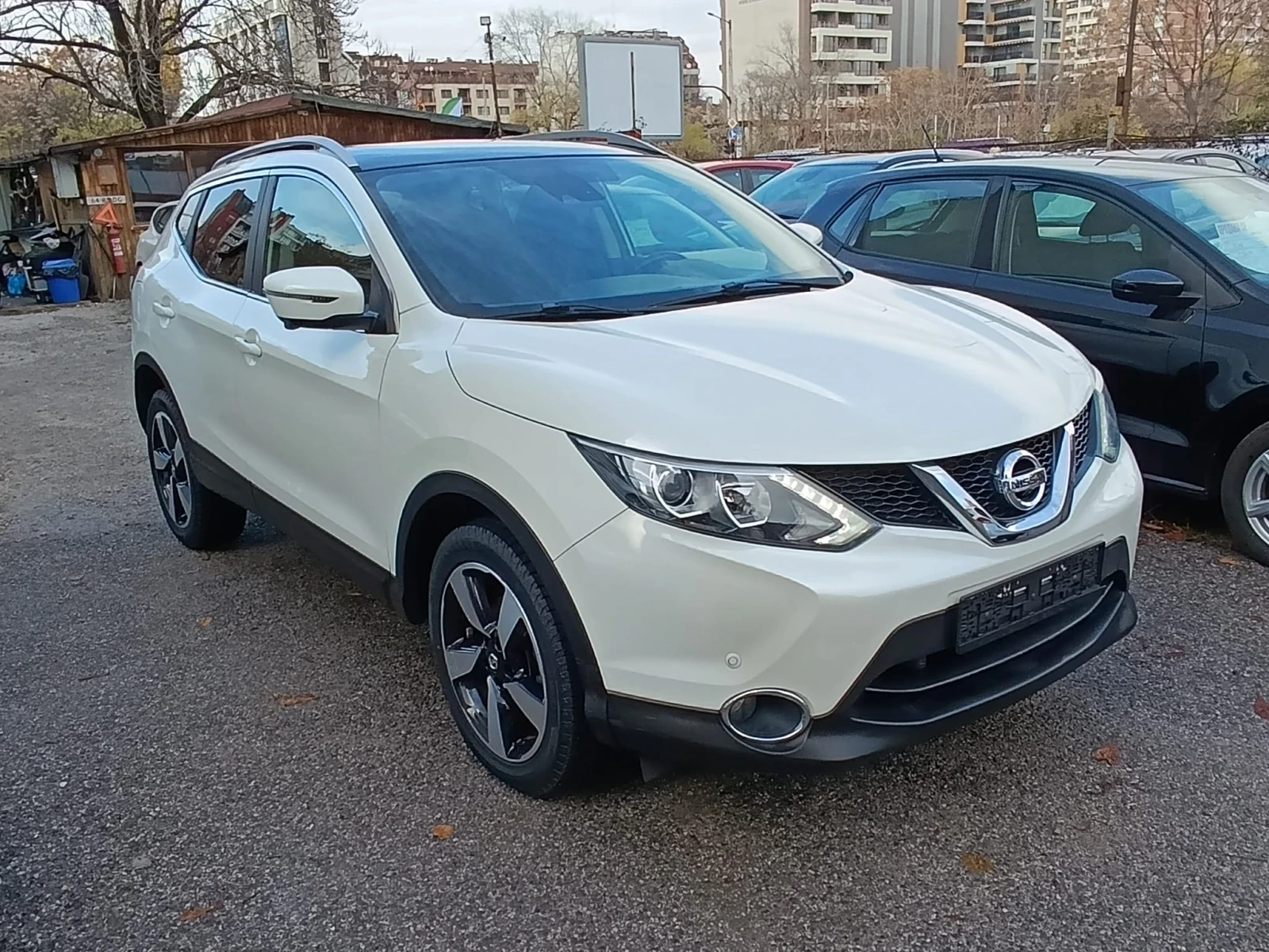 Nissan Qashqai 1.6dCi/4x4/Panorama/360cam/EVRO6/ - изображение 2
