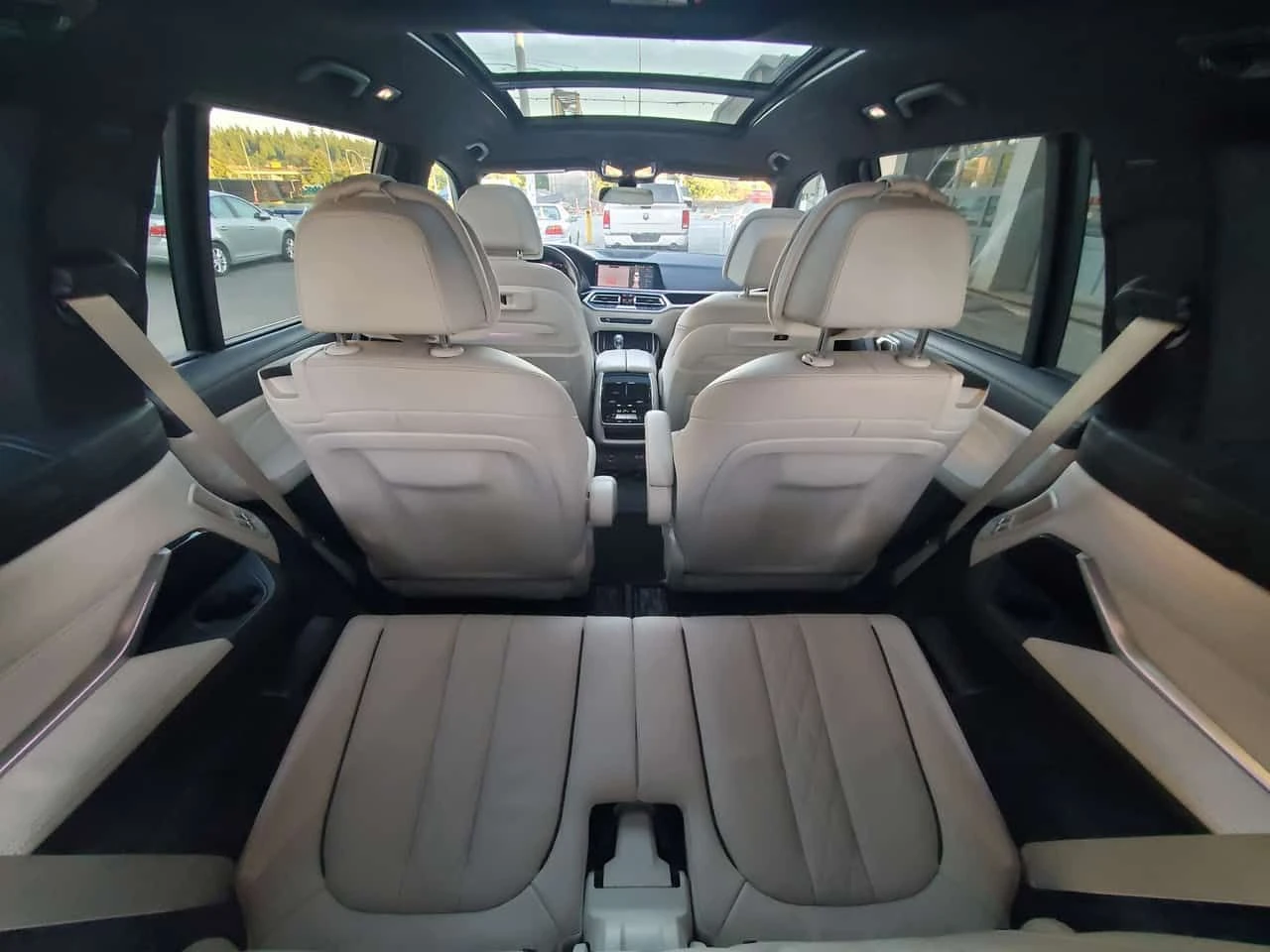 BMW X7 M50i | PANO | HUD | LASER | 360 | H/K | ОБДУХ | , снимка 14 - Автомобили и джипове - 53819526