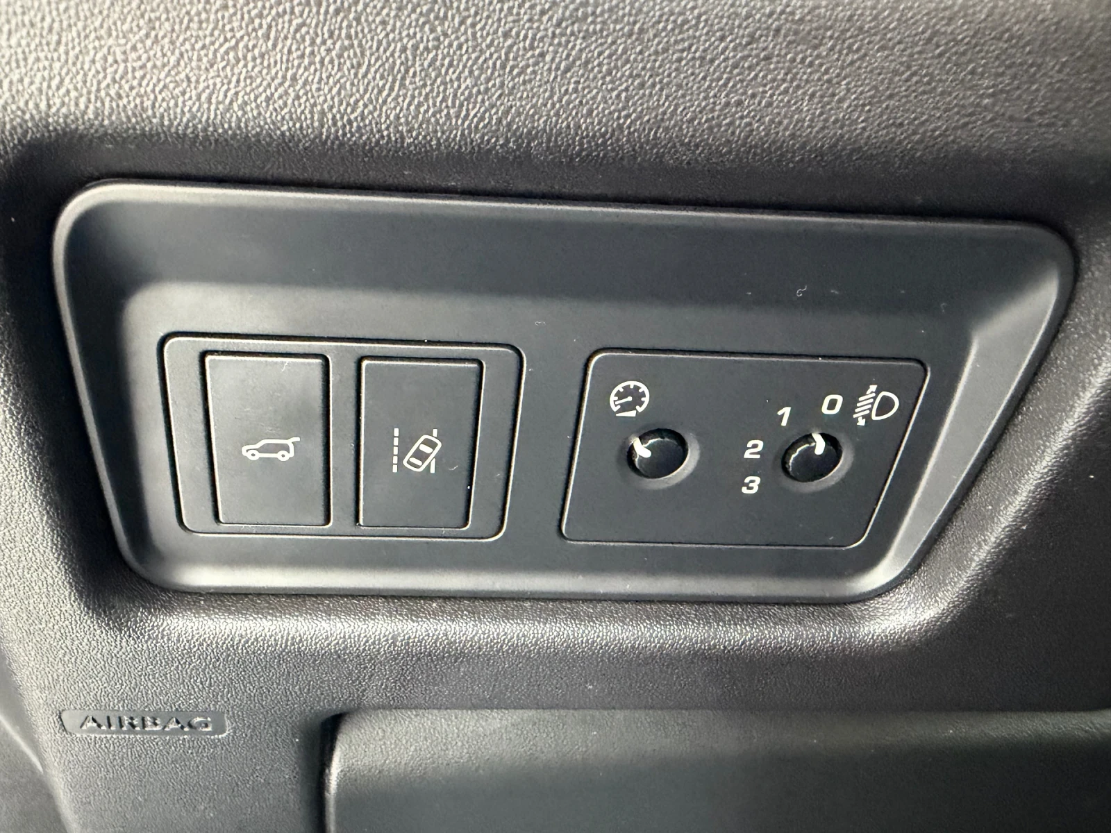 Land Rover Discovery Sport КОЖА/4х4/Камера, снимка 15 - Автомобили и джипове - 54981499