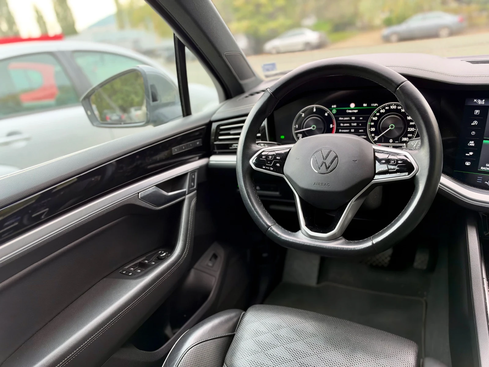 VW Touareg 3.0 TDI, Matrix , Soft Close, Keyless, снимка 8 - Автомобили и джипове - 56608979