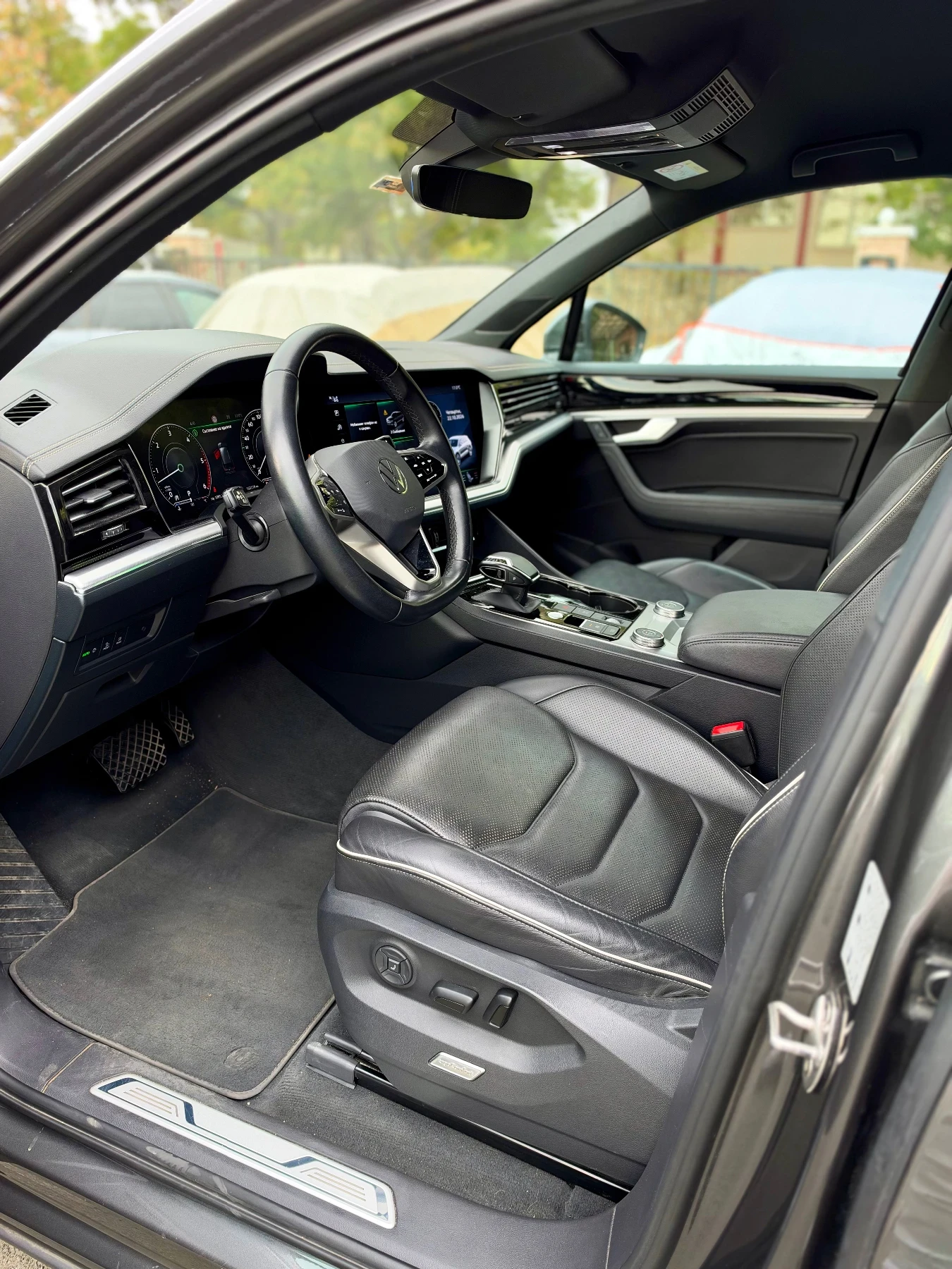 VW Touareg 3.0 TDI, Matrix , Soft Close, Keyless, снимка 7 - Автомобили и джипове - 56608979