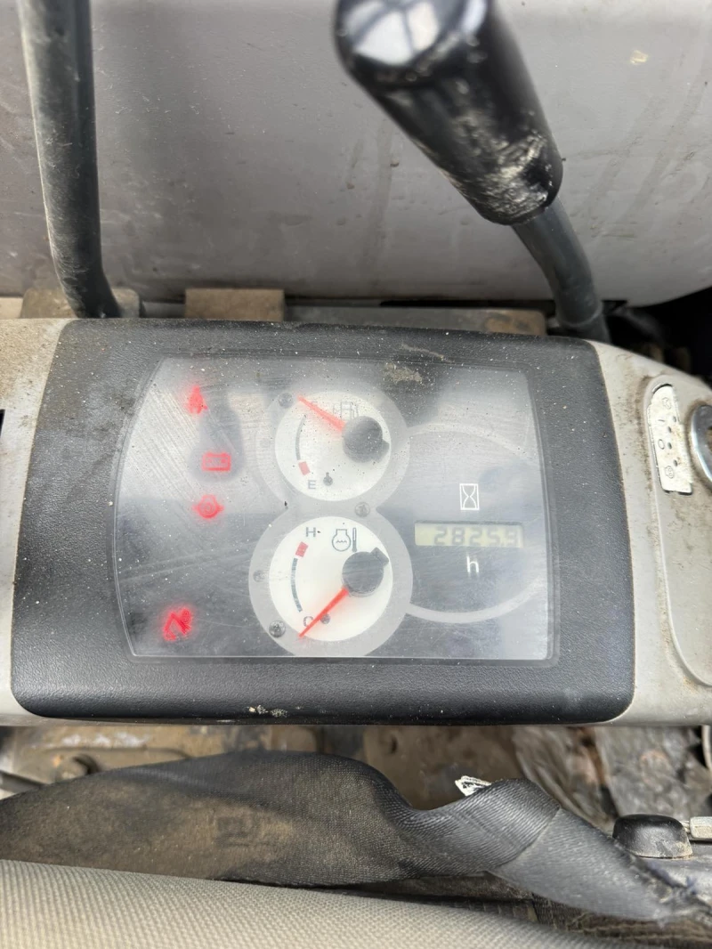 Багер Komatsu PC26 MR5, снимка 6 - Индустриална техника - 53396546