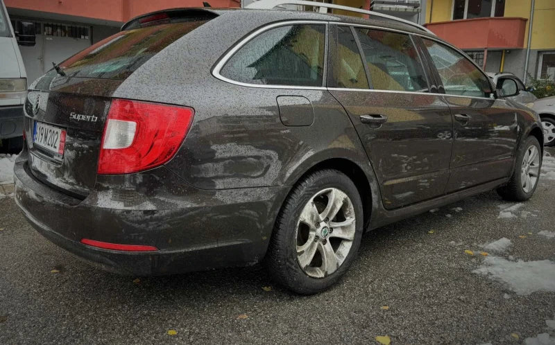 Skoda Superb 1.6 TDI, снимка 6 - Автомобили и джипове - 48276620