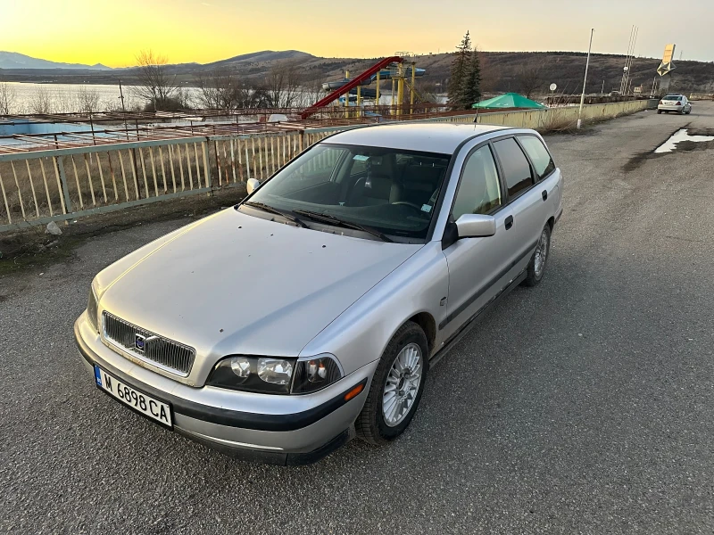 Volvo V40, снимка 1 - Автомобили и джипове - 48522435