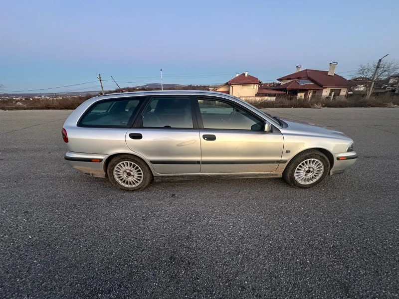 Volvo V40, снимка 4 - Автомобили и джипове - 48522435